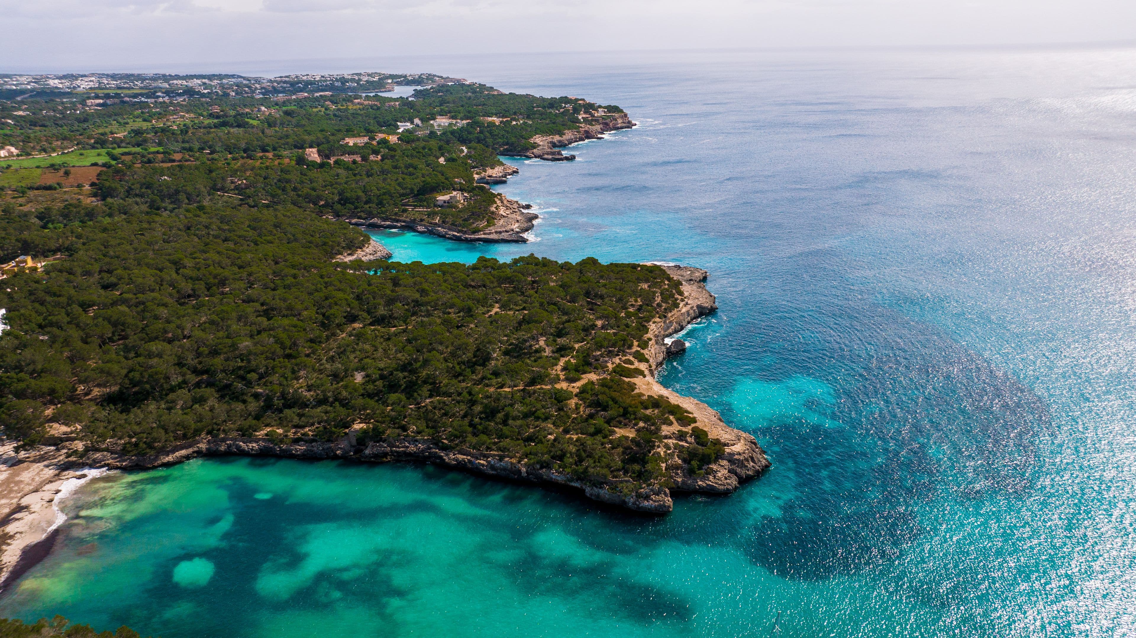 Turquoise water between the rugged coastal cliffs of Mallorca
